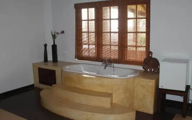 Solomon Beach Hotel