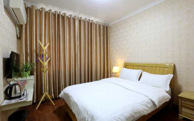 Flower House Girl Youth Hostel