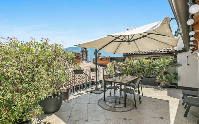 Riva's Rooftop Retreat