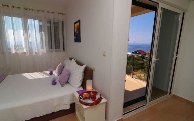 Charming Holiday Home in Cara With Swimming Pool