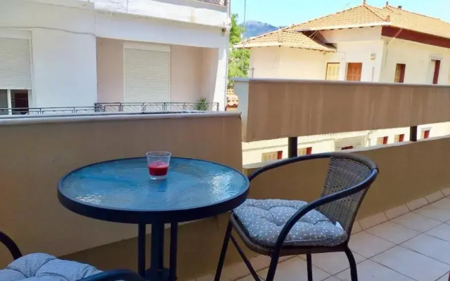 Central Artistic 2-Bedroom Apartment
