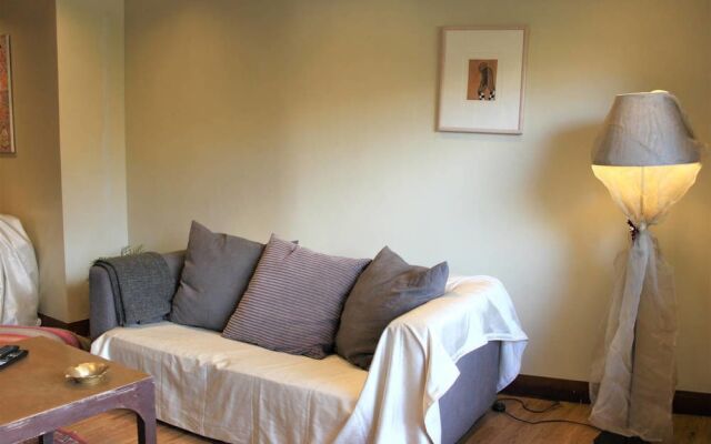 Elegant & Cozy Central Apt - 5' to Athens Metro St