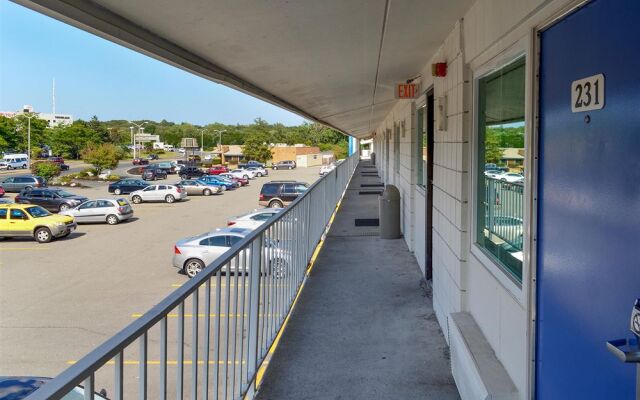 Motel 6