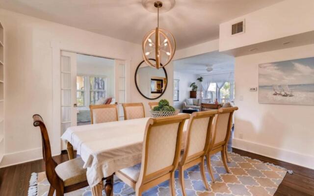 The Periwinkle House - 4bd-2ba - Sleep 10