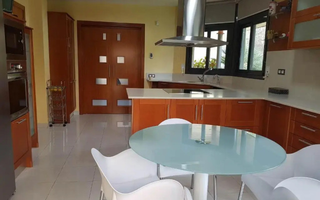 Washingtonia Villa near Sitges