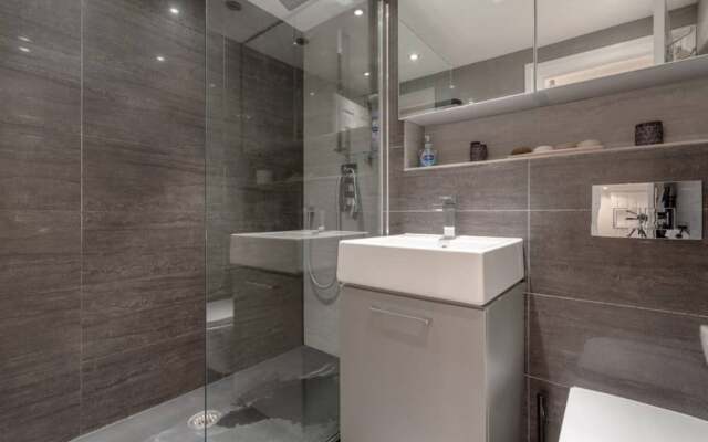 Stylish 2 Bedroom Flat With Large Garden