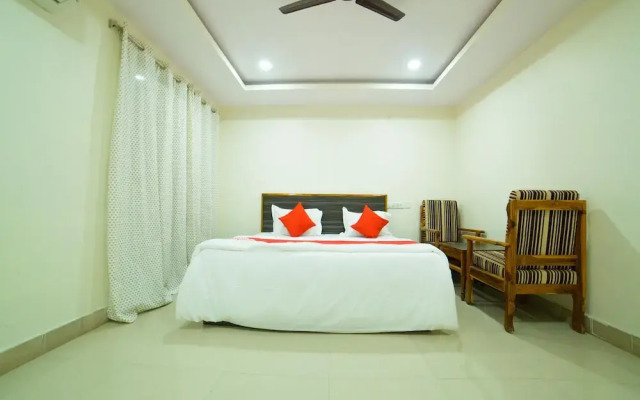 OYO 12973 Hotel Crystal