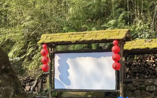 Live in Chestnut – Outside – Chengdu