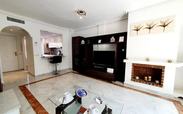 Lomas de Cabopino House