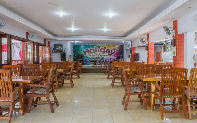 RedDoorz Plus near Pantai Barat