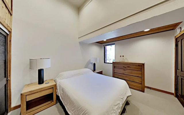 Beautifully remodeled 3 Bedroom Condo