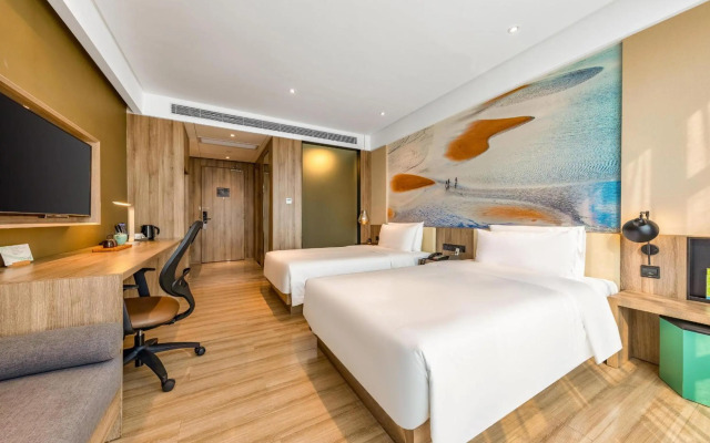 Atour Hotel High Speed Railway Station Maoming