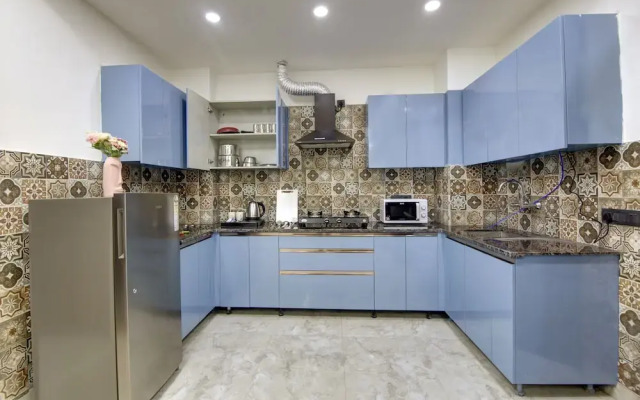 Lime Wood Stay Near Huda City Centre