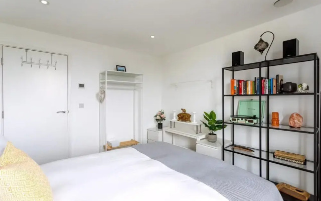 Stunning Brentford Penthouse