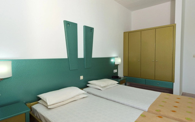 Trianta Hotel