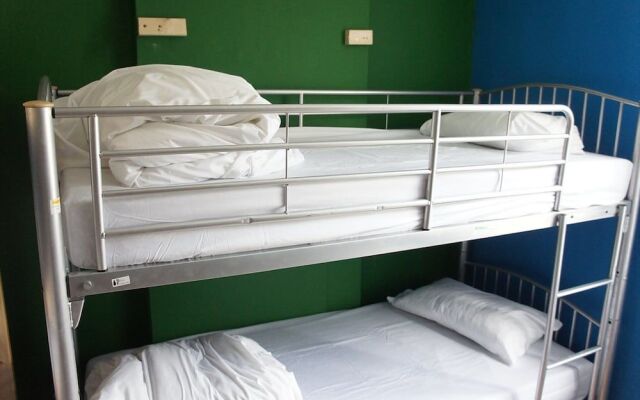 Kings Arm'S Hostel