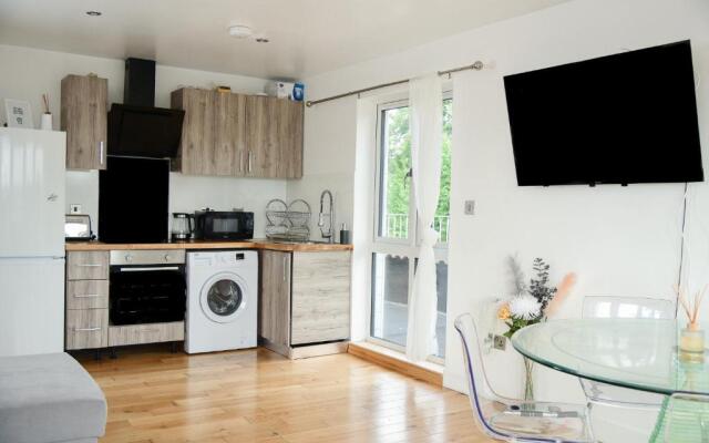 New 1bedroom serviced apartment with large balcony