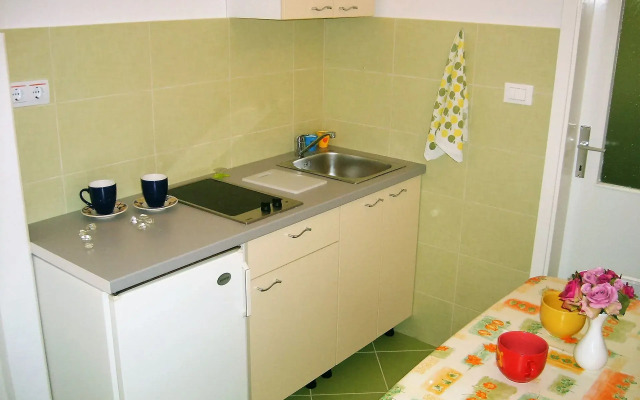 Apartment Ivan - with parking : A4 Omis, Riviera Omis