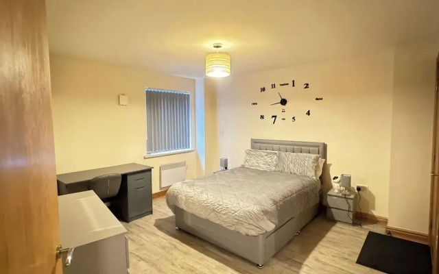 Spacious 2-bed Flat Next to Piccadilly Station