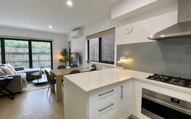 StayAU Modern 4BR Townhouse Bayswater