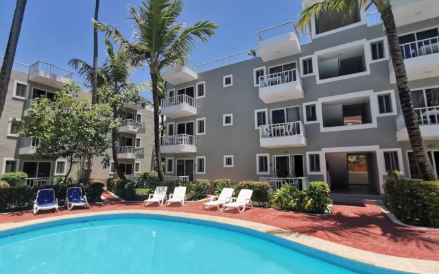 Tropicana Suites Deluxe Beach Club & Pool