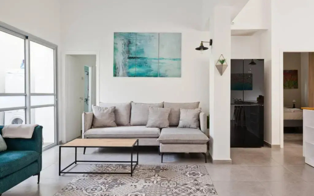 Beautifully Renovated 2BR with Balcony Beachfront*