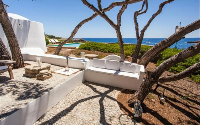 Villa Can Pirata . Seafront Villa For 10 People