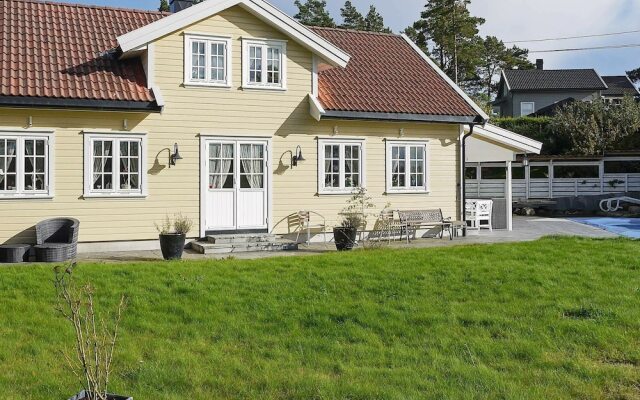 10 Person Holiday Home In Kongshavn