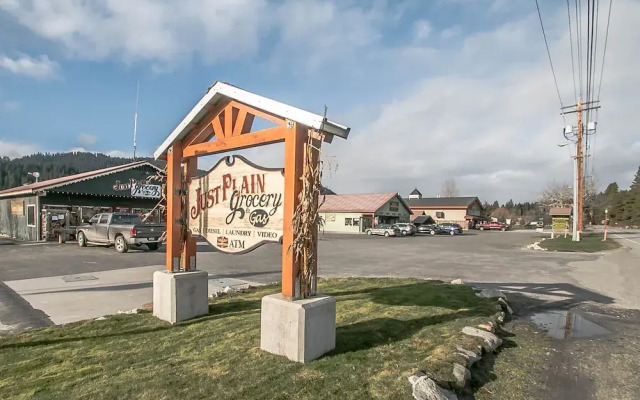Meadow Wood Lodge in Shugart Flats