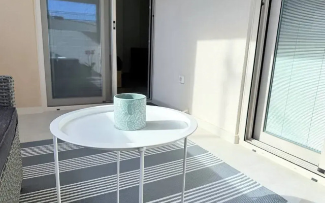 Azure Loft - 3min Walk to Beach, 10min to Old Town
