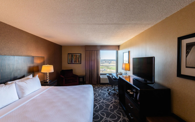 Crowne Plaza Newark Airport by IHG