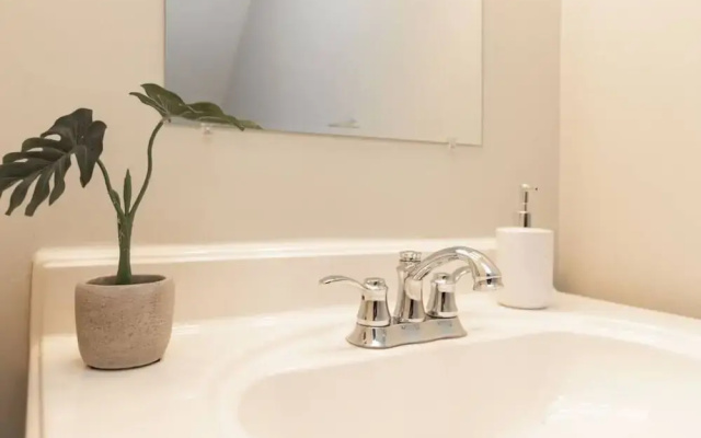Your Cozy One Bedroom Midtown