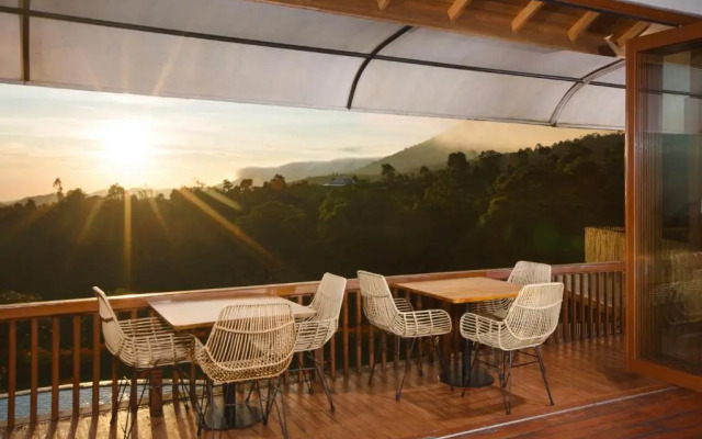 Giriwood Hotel & Villa
