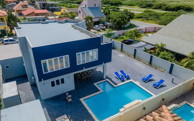 NEW 6 Bedroom Villa 2min Eagle Beach Palm Beach