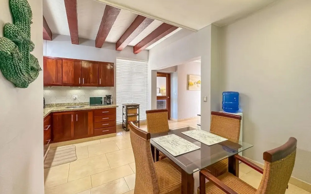 Gorgeous 1 BR PH Apartment w Jacuzzi