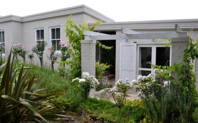 Three Oaks Bed  Breakfast