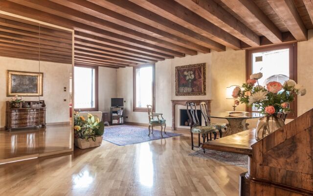 La Fenice Theatre Exclusive Flat