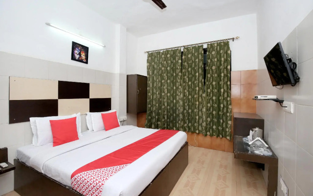 Collection O 12986 The Red Hotel