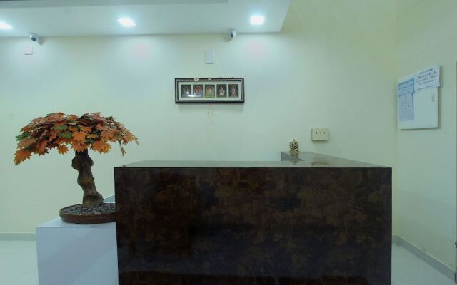 Oyo 26193 Hotel Maple Suites