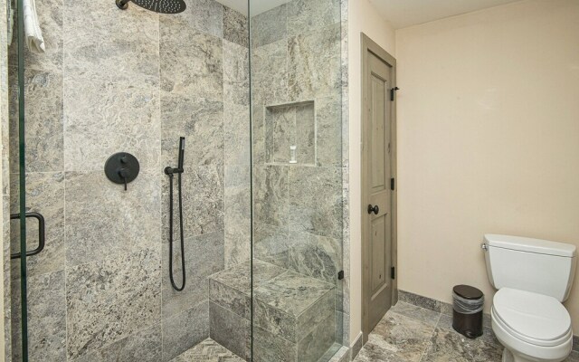 814 Eagle Dr. 4 Bedroom Home by RedAwning