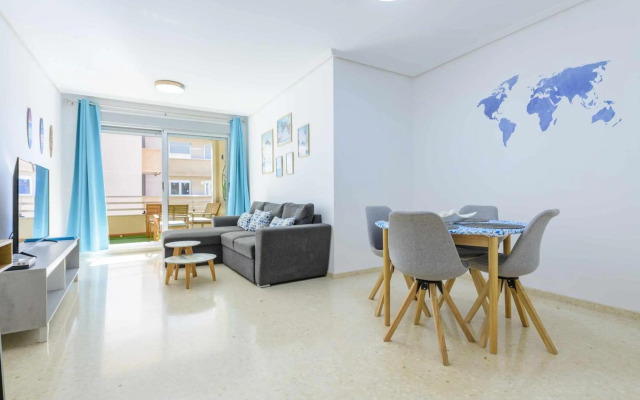 Apart Port Arenal con terraza y piscina