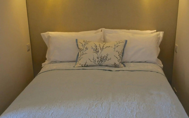 Paramount Apartments