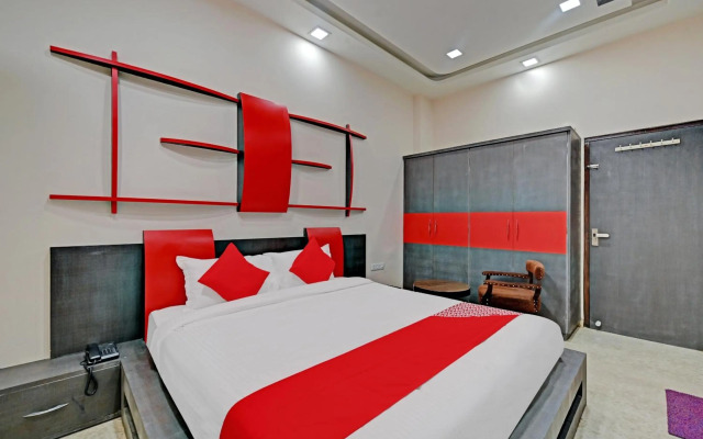 OYO 79424 The Castle Home Stay Inn