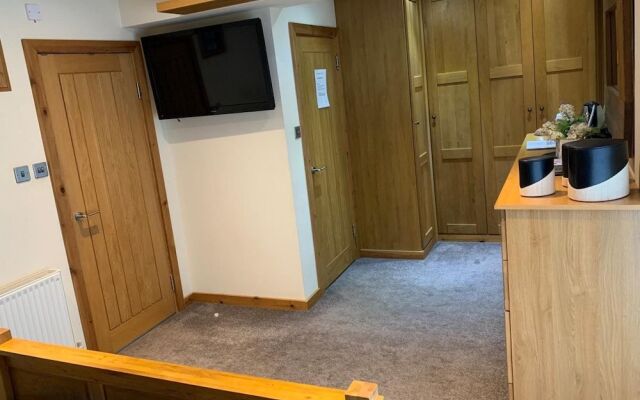 Deri-Down Guest House
