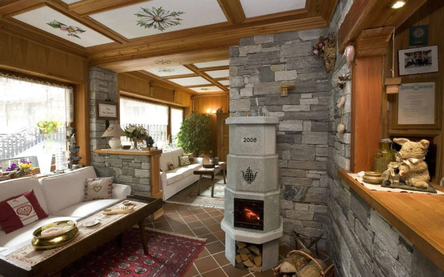 ALBERGO ALPENROSE Ski&Bike Mountain Hotel