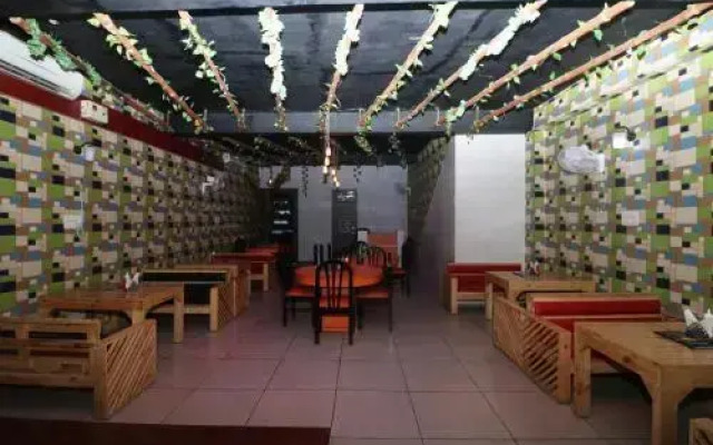 Cocktail Hotel by OYO Rooms