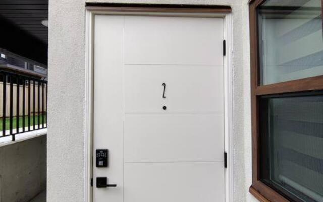 Private bright 2 bedroom south facing walkout apt White Rock
