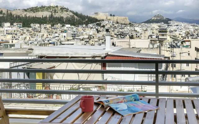 Urban Oasis with Acropolis Views by GHH