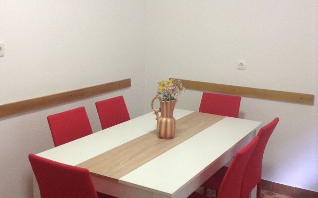 Apartment Bila - 15m from the sea: A1 Tisno, Island Murter