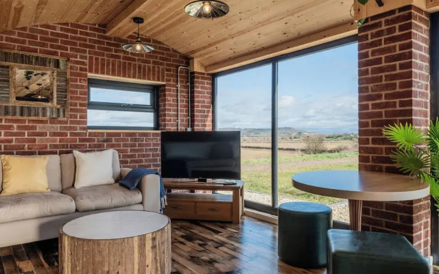 Brick Barn - Luxury Barn by River Avon
